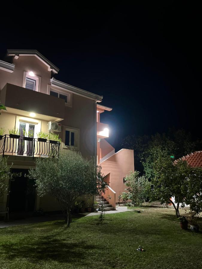 Apartments Two Olives Котор Екстер'єр фото
