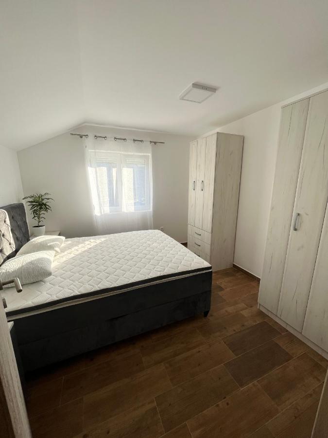 Apartments Two Olives Котор Екстер'єр фото