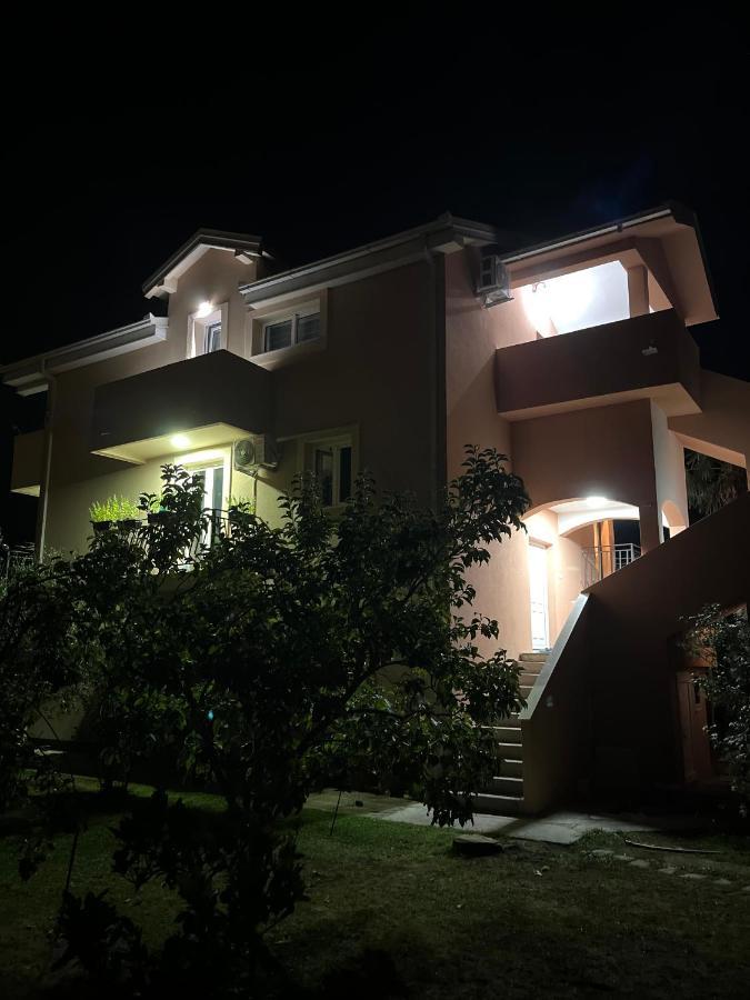 Apartments Two Olives Котор Екстер'єр фото