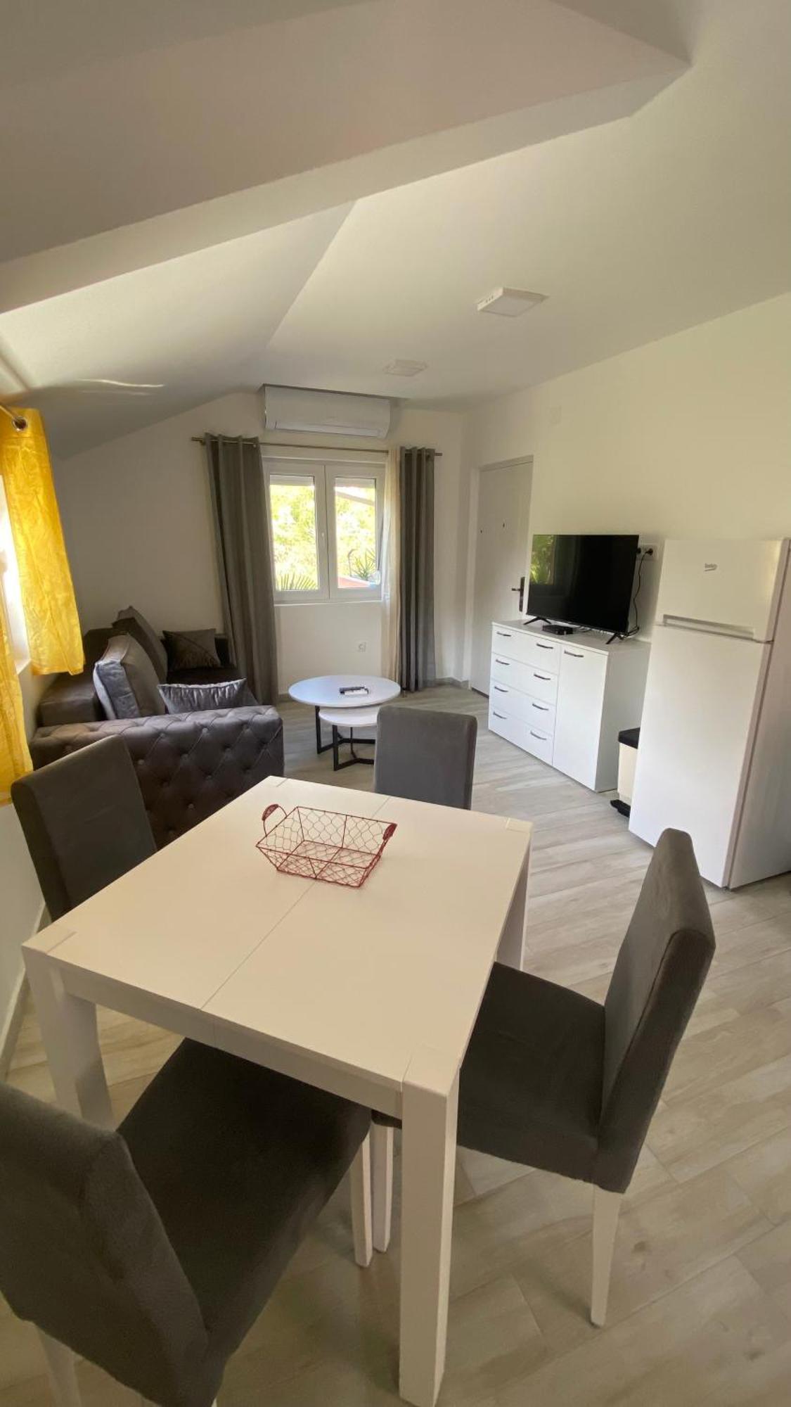Apartments Two Olives Котор Екстер'єр фото